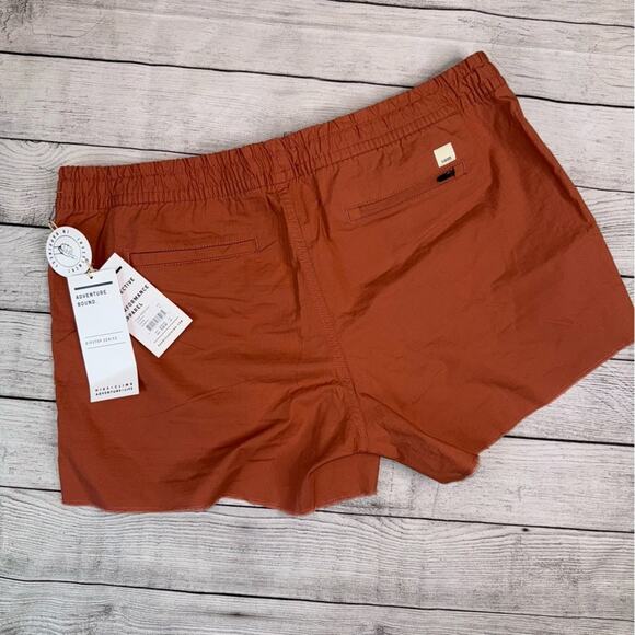 Vuori NWT Women's Vintage Ripstop Shorts with Raw Hemline in Cinnamon Size XL - Picture 11 of 11